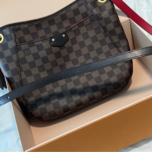 SOLD-Authentic Louis Vuitton South Bank Besace Damiere Ebene Crossbody - Picture 6 of 10